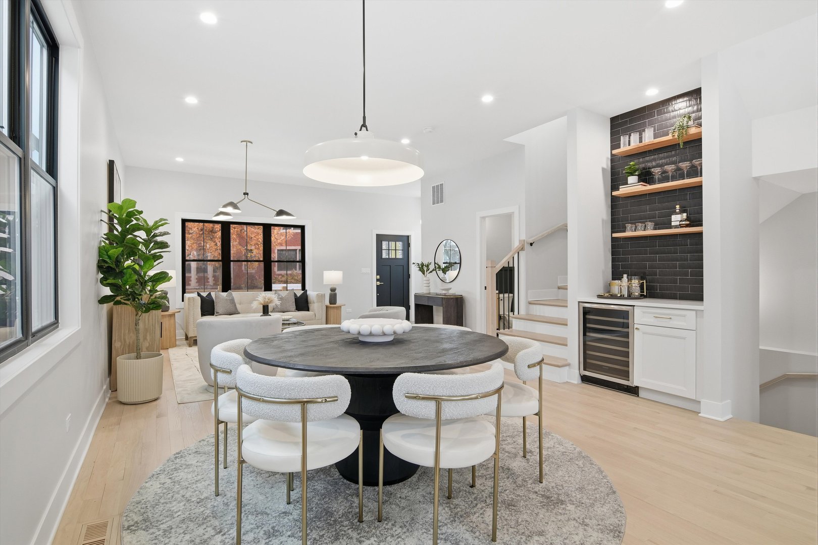 3309 N Whipple Street