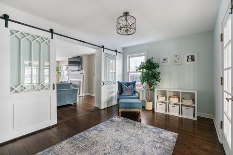 Tiny photo for 931 N Kennicott Avenue, Arlington Heights, IL 60004 (MLS # 12549972)