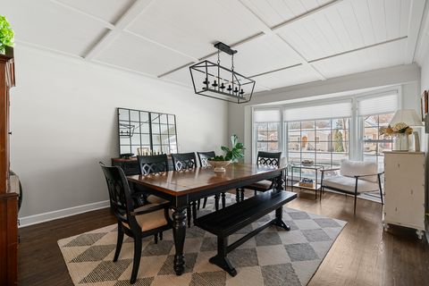 Tiny photo for 931 N Kennicott Avenue, Arlington Heights, IL 60004 (MLS # 12549972)