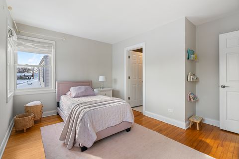 Tiny photo for 931 N Kennicott Avenue, Arlington Heights, IL 60004 (MLS # 12549972)