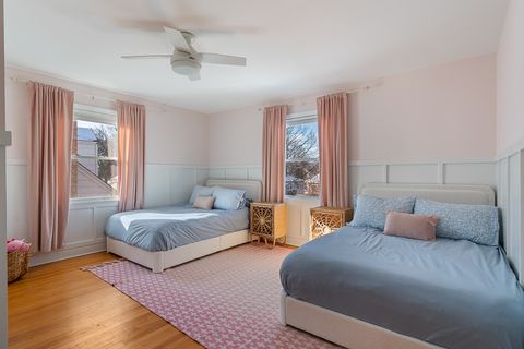 Tiny photo for 931 N Kennicott Avenue, Arlington Heights, IL 60004 (MLS # 12549972)