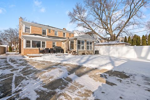 Tiny photo for 931 N Kennicott Avenue, Arlington Heights, IL 60004 (MLS # 12549972)