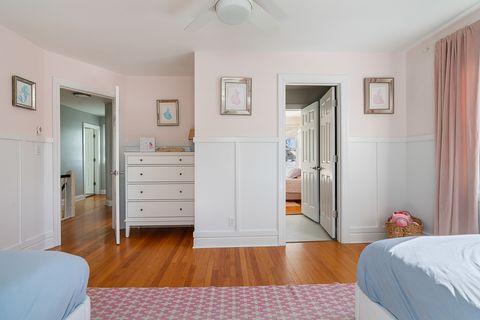 Tiny photo for 931 N Kennicott Avenue, Arlington Heights, IL 60004 (MLS # 12549972)