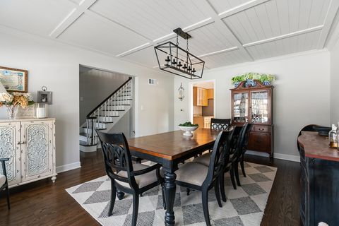 Tiny photo for 931 N Kennicott Avenue, Arlington Heights, IL 60004 (MLS # 12549972)