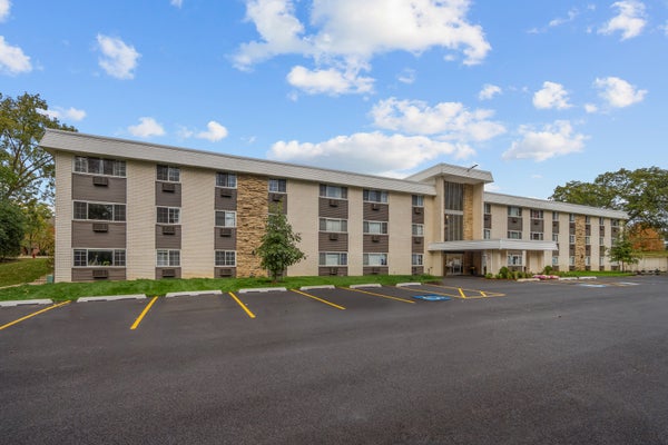 375 W WINCHESTER RD APT 209, LIBERTYVILLE, IL 60048 - Image f8da8bb31a88766cbf4e27e7f0b364c0/3691340641
