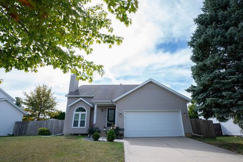 Tiny photo for 1708 Royal Pointe Drive, Bloomington, IL 61704 (MLS # 12508198)