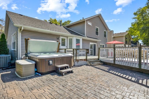 Tiny photo for 428 Franklin Lane, Elk Grove Village, IL 60007 (MLS # 12774624)