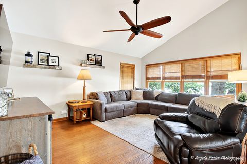 Tiny photo for 5212 W Lake Shore Drive, Wonder Lake, IL 60097 (MLS # 12488588)