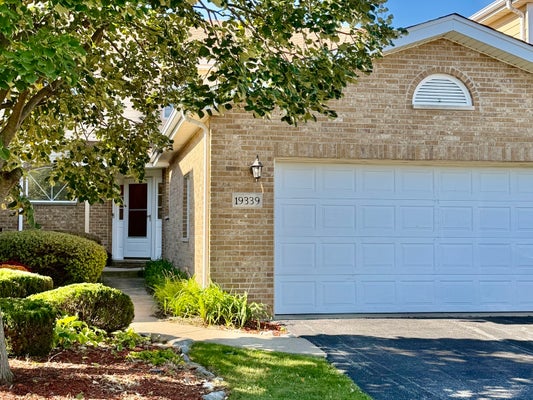 19339 LISADELL DR, TINLEY PARK, IL 60487 - Image f8e0b322f959f61e5b0ec8e4ac7cfcf2/2592615973