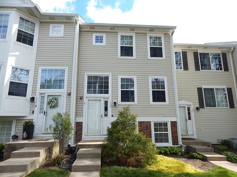 Photo of 409 E Victoria Circle #409, North Aurora, IL 60542 (MLS # 12613832)