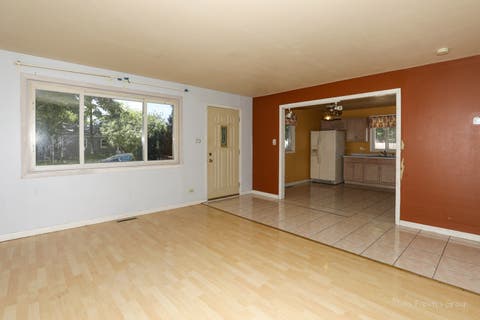 Tiny photo for 727 Longfellow Lane, Mundelein, IL 60060 (MLS # 12718936)