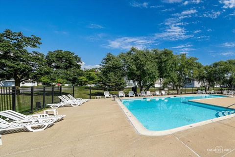 Tiny photo for 1489 Woodcutter Lane #A, Wheaton, IL 60189 (MLS # 12463022)