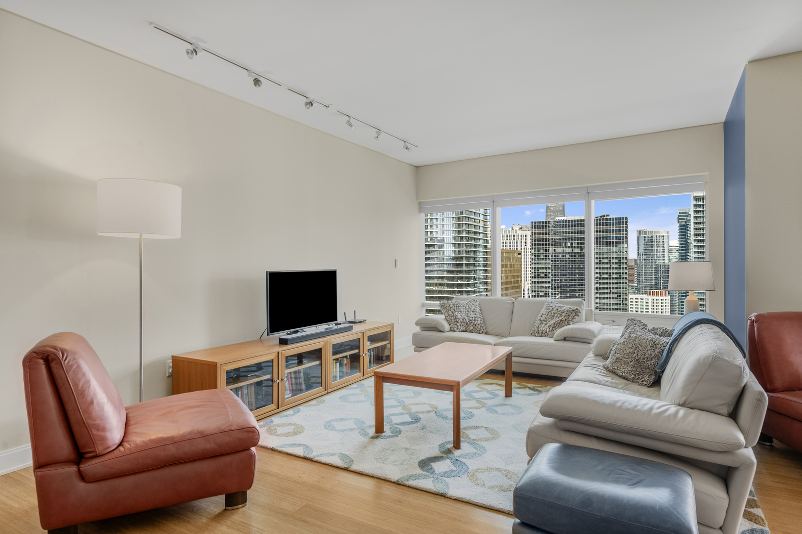 340 E RANDOLPH Street 3304
