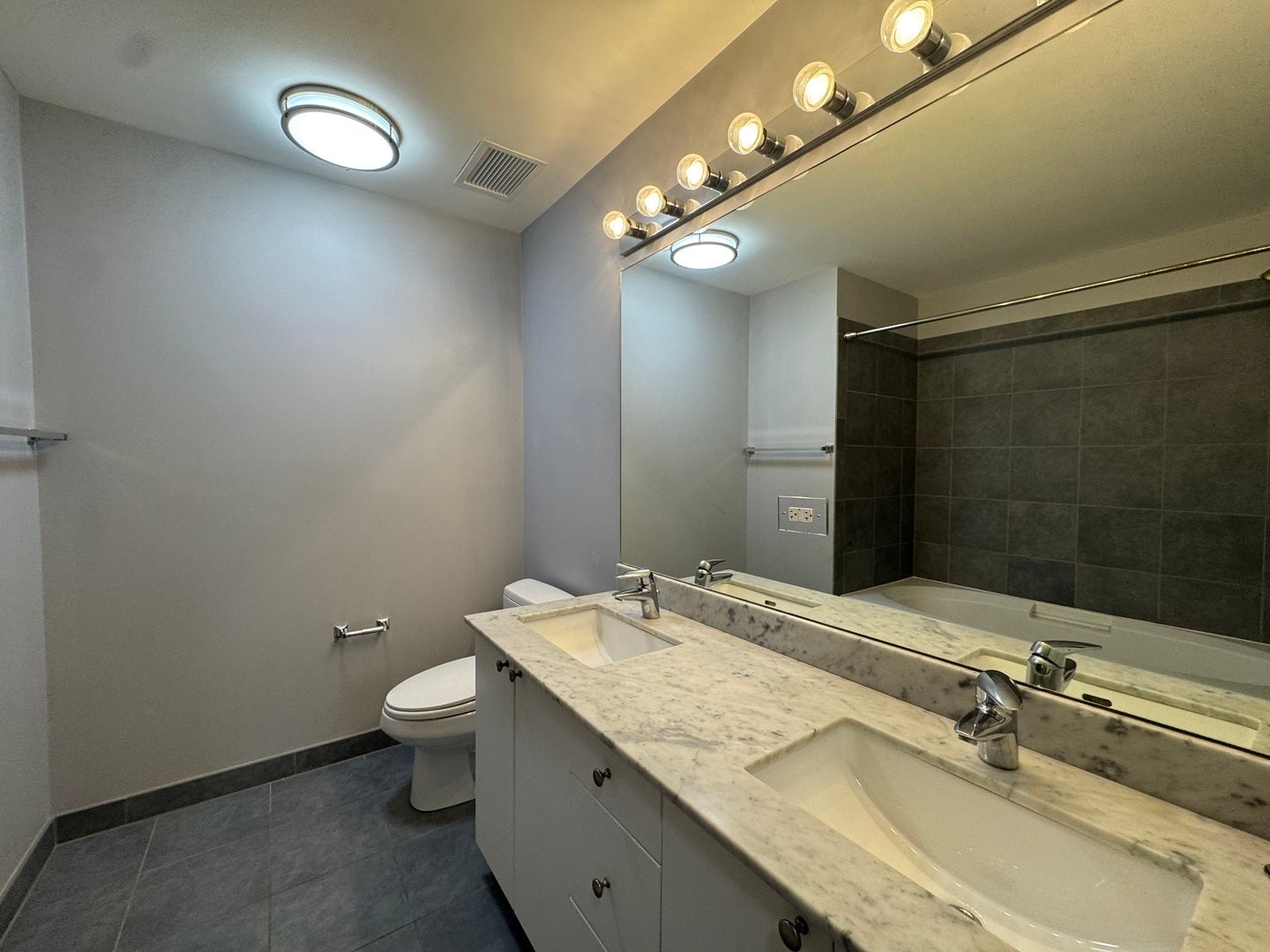 235 W VAN BUREN Street 3519