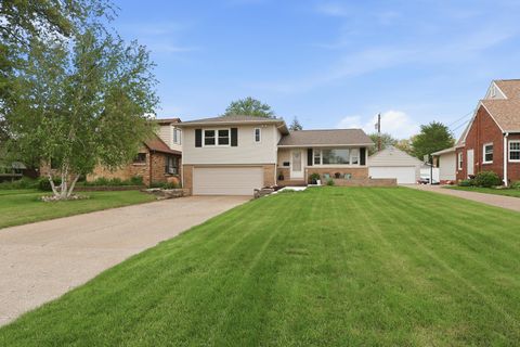 Tiny photo for 2528 28th Street, Moline, IL 61265 (MLS # 12638306)