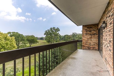 Tiny photo for 3860 Mission Hills Road #417, Northbrook, IL 60062 (MLS # 12452631)
