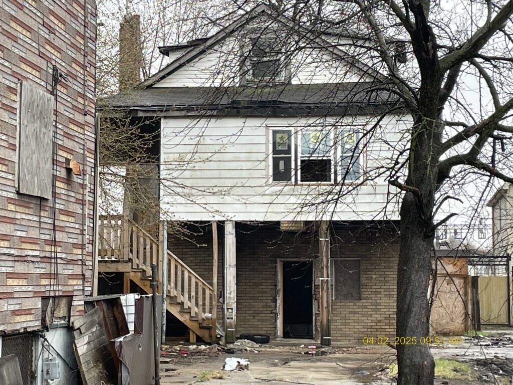 1221 E 72nd Place