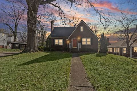 Tiny photo for 710 Pavey Avenue, Mt Vernon, IL 62864 (MLS # 12604177)
