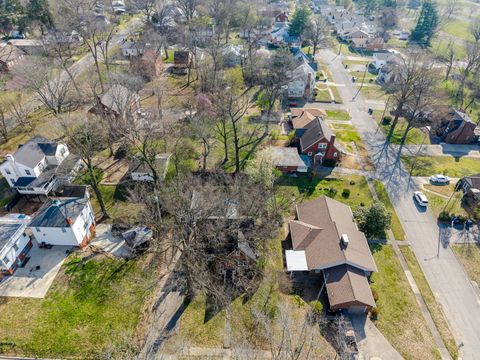 Tiny photo for 710 Pavey Avenue, Mt Vernon, IL 62864 (MLS # 12604177)