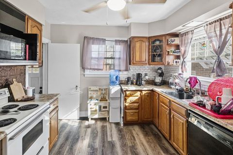 Tiny photo for 710 Pavey Avenue, Mt Vernon, IL 62864 (MLS # 12604177)