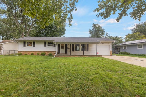 Photo of 241 Arrowhead Trail, Carol Stream, IL 60188 (MLS # 12731238)