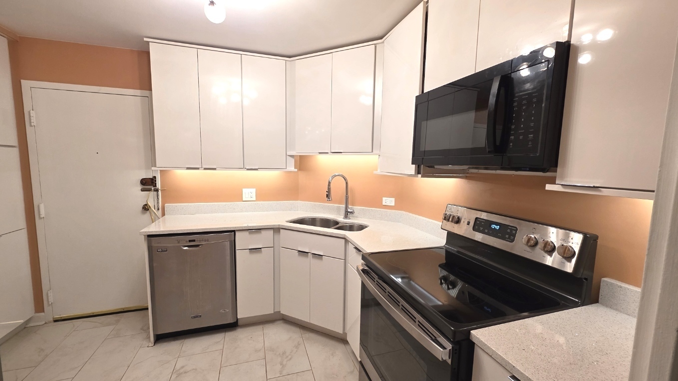 6033 N Sheridan Road 5G