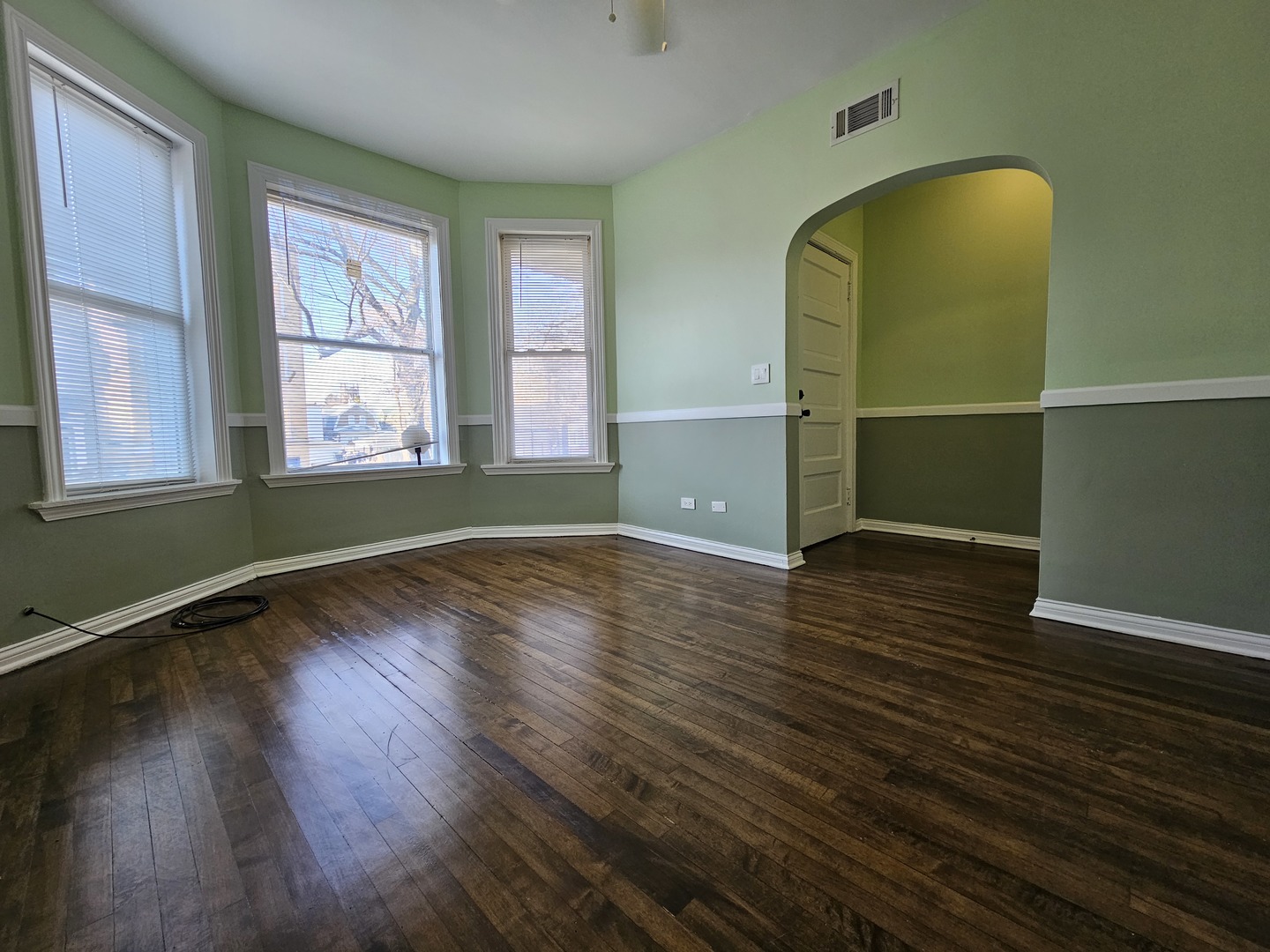 639 N Saint Louis Avenue 1