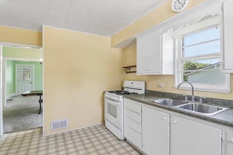 Tiny photo for 470 N Prairie Avenue, Mundelein, IL 60060 (MLS # 12665306)