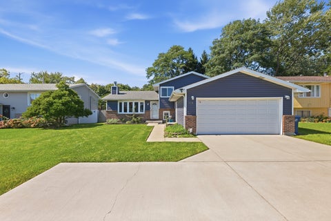 Photo of 1818 N Sheridan Road, Waukegan, IL 60087 (MLS # 12763184)