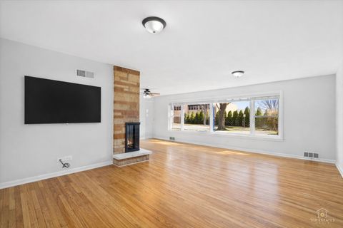 Tiny photo for 114 N Salem Avenue, Arlington Heights, IL 60005 (MLS # 12598213)