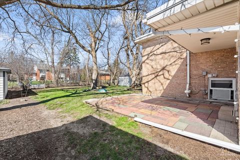 Tiny photo for 114 N Salem Avenue, Arlington Heights, IL 60005 (MLS # 12598213)