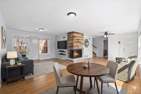 Tiny photo for 114 N Salem Avenue, Arlington Heights, IL 60005 (MLS # 12598213)