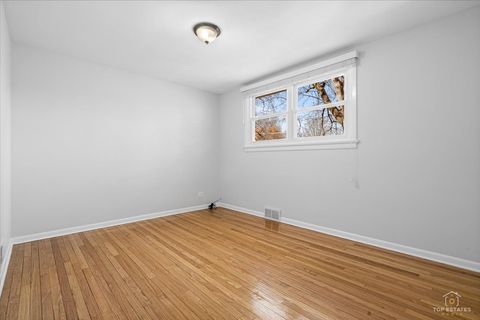 Tiny photo for 114 N Salem Avenue, Arlington Heights, IL 60005 (MLS # 12598213)