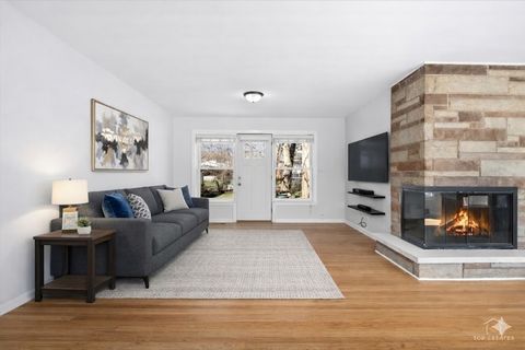 Tiny photo for 114 N Salem Avenue, Arlington Heights, IL 60005 (MLS # 12598213)