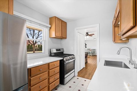 Tiny photo for 114 N Salem Avenue, Arlington Heights, IL 60005 (MLS # 12598213)