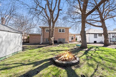 Tiny photo for 114 N Salem Avenue, Arlington Heights, IL 60005 (MLS # 12598213)