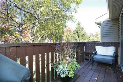 Tiny photo for 676 W Cross Creek Drive #B2, Roselle, IL 60172 (MLS # 12499991)