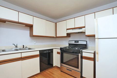 Tiny photo for 676 W Cross Creek Drive #B2, Roselle, IL 60172 (MLS # 12499991)