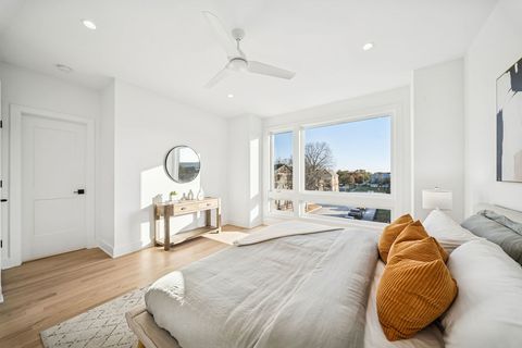 Tiny photo for 702 E 41 Street, Chicago, IL 60653 (MLS # 12578771)