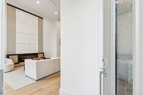 Tiny photo for 702 E 41 Street, Chicago, IL 60653 (MLS # 12578771)