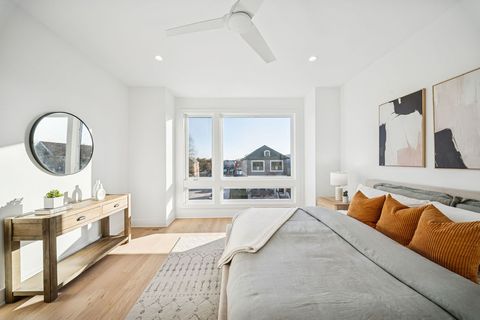 Tiny photo for 702 E 41 Street, Chicago, IL 60653 (MLS # 12578771)