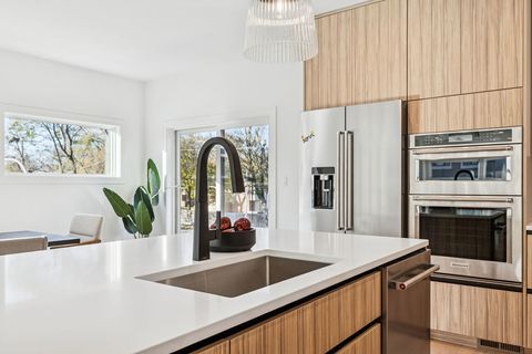 Tiny photo for 702 E 41 Street, Chicago, IL 60653 (MLS # 12578771)