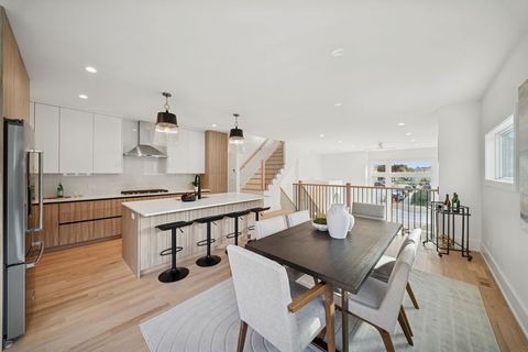 Tiny photo for 702 E 41 Street, Chicago, IL 60653 (MLS # 12578771)