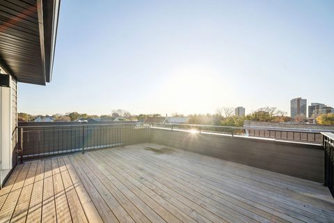 Tiny photo for 702 E 41 Street, Chicago, IL 60653 (MLS # 12578771)