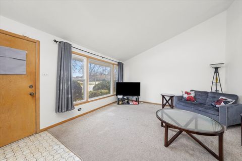 Tiny photo for 1012 E 159th Place, South Holland, IL 60473 (MLS # 12456022)