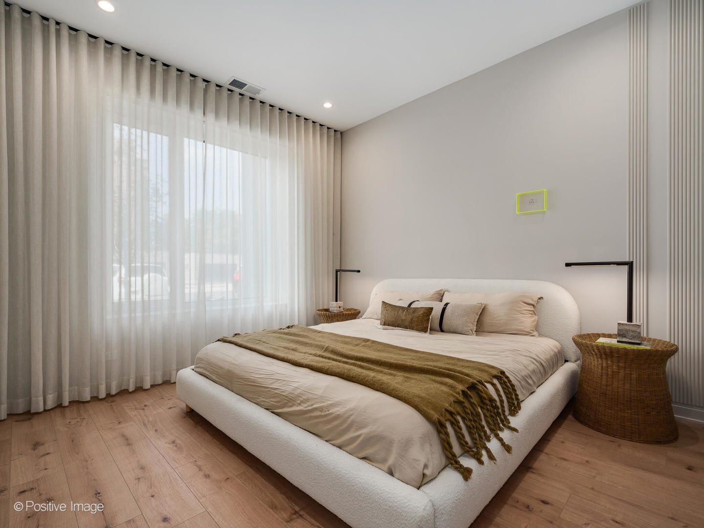 1235 N ASHLAND Avenue 303