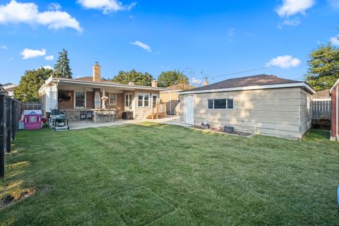 Tiny photo for 3223 W 98th Street, Evergreen Park, IL 60805 (MLS # 12488449)
