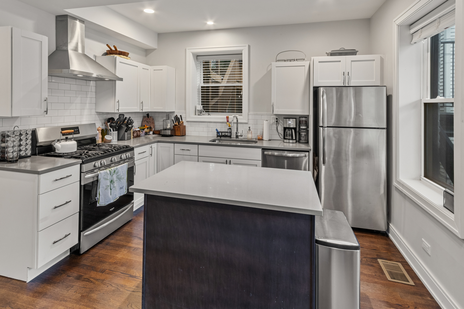 856 N Hermitage Avenue 1R