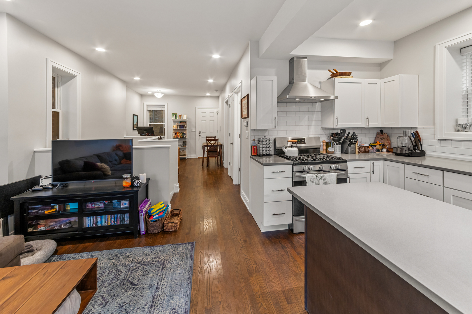 856 N Hermitage Avenue 1R