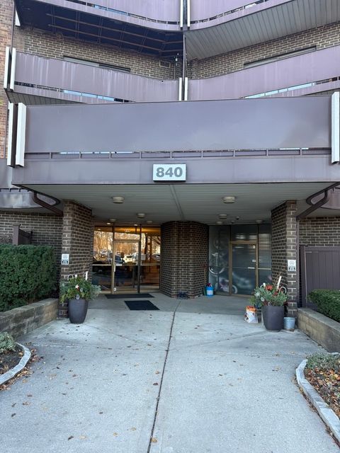 Photo of 840 Wellington Avenue #115, Elk Grove Village, IL 60007 (MLS # 12529965)